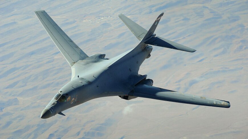 В США готовятся к наихудшему сценарию: американским генералам дали приказ привести в готовность ядерные бомбардировщики В-52