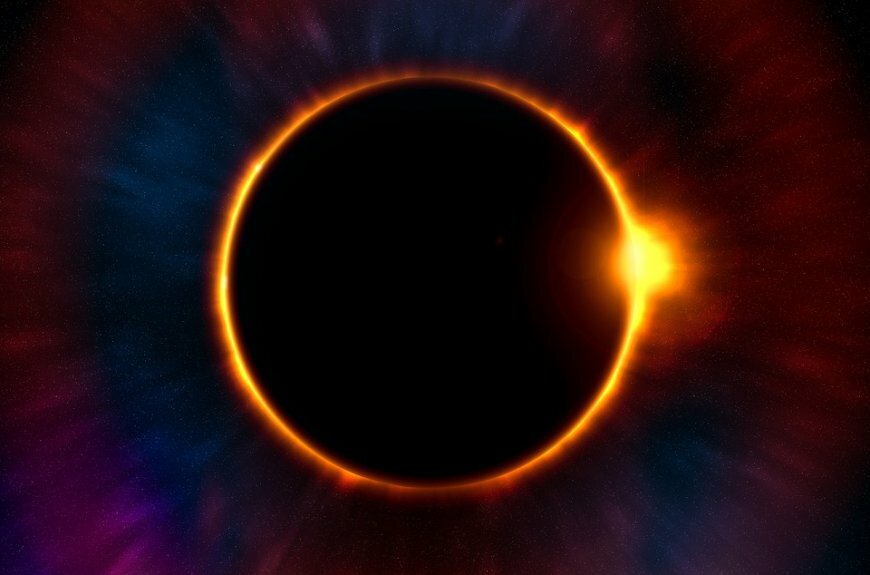 Спокойно парил возле Солнца: на фотоснимках NASA выявлен НЛО, которому не страшны солнечные лучи