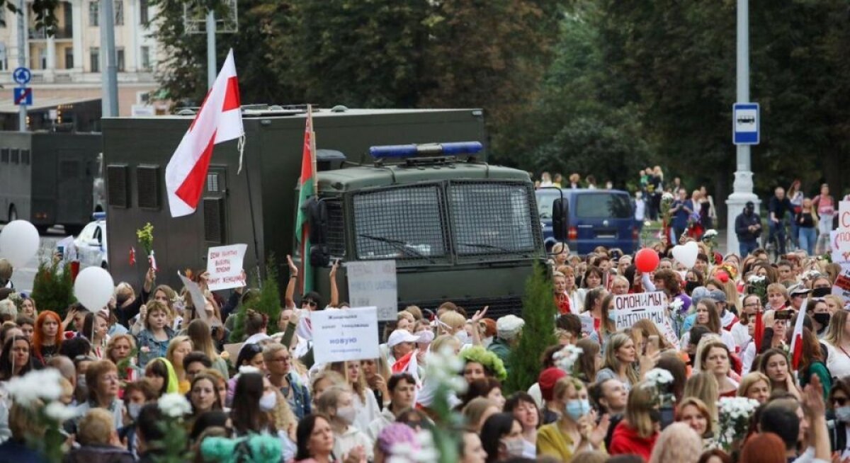 ​Тысячи протестующих вышли на акцию в поддержку Колесниковой в Минске: известно о первых задержаниях