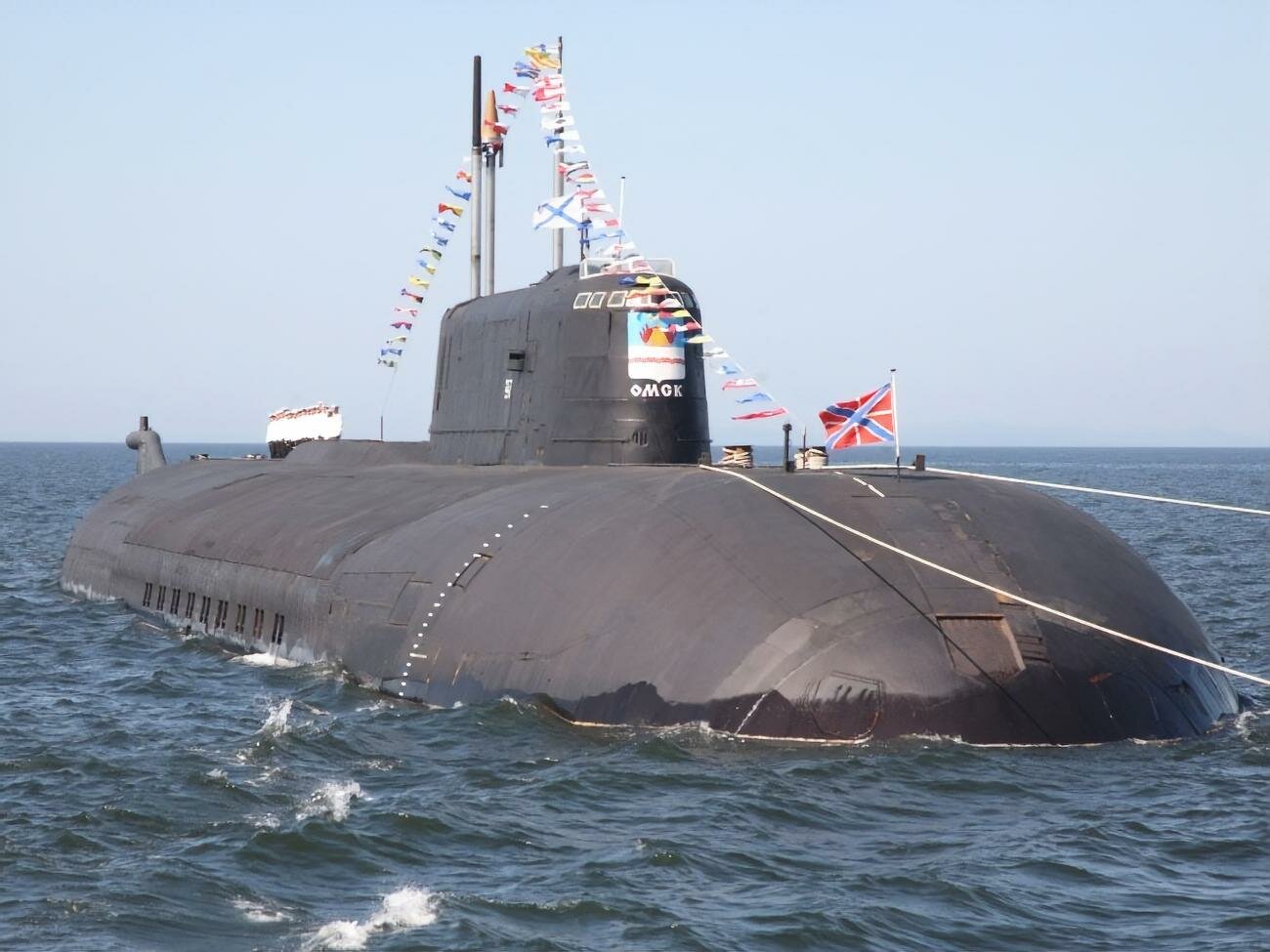 В Северодвинске спустили на воду первую серийную атомную подлодку "Новосибирск" – захватывающие кадры