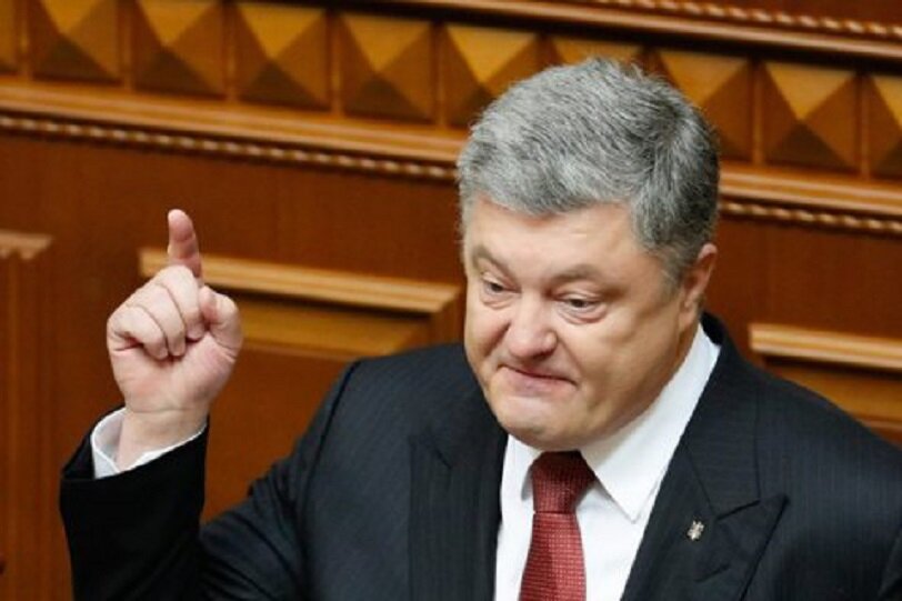 ​"Попытка узурпировать власть", - депутат назвал настоящую причину ввода Порошенко военного положения на Украине