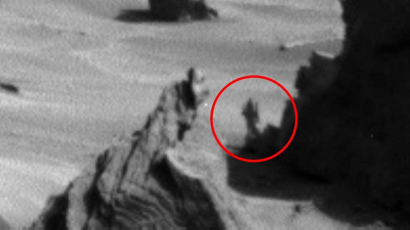 Сенсационное открытие уфологов: на Марсе найден вооруженный пришелец 