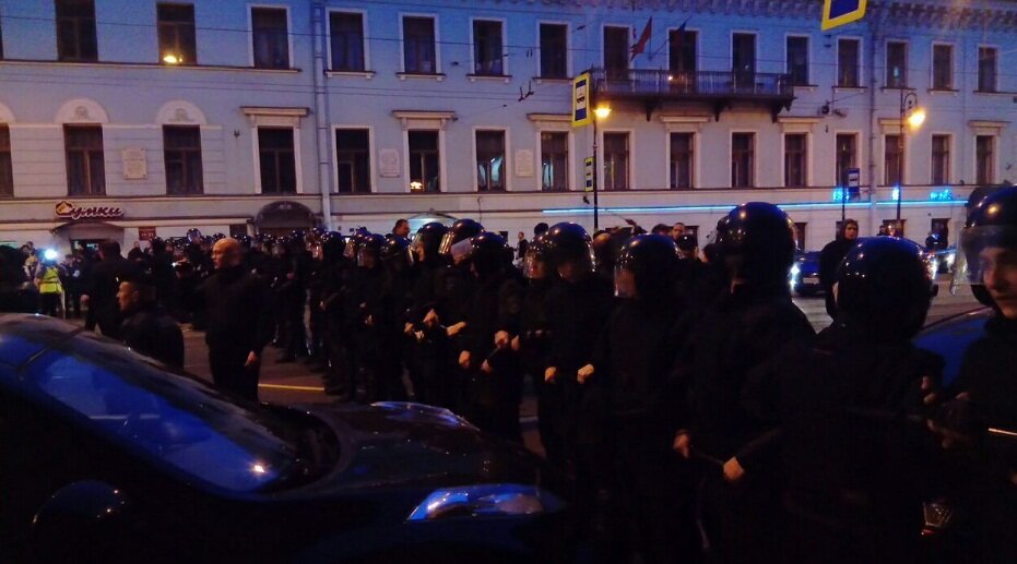 Опубликованы кадры задержания участников несогласованной акции в поддержку Навального в Санкт-Петербурге