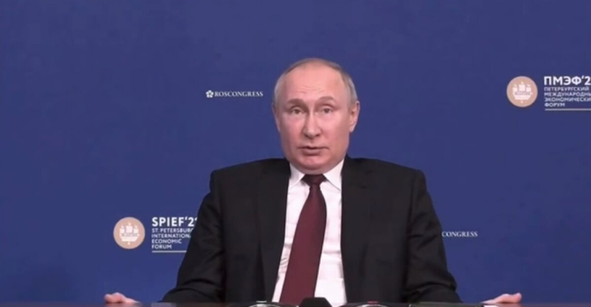 Путин назвал чушью слухи конкурентов о вакцине "Спутник V"