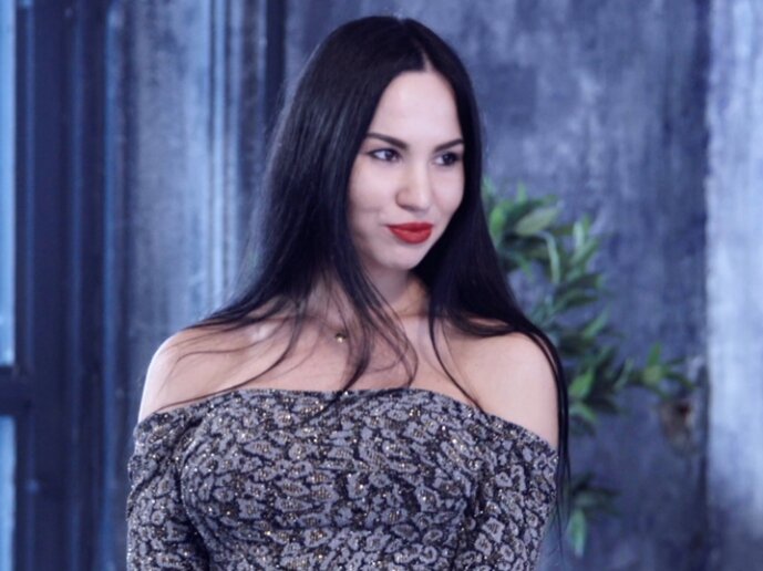 Московская модель Гаянэ Багдасарян выставила напоказ свою грудь на новом откровенном фото - кадры