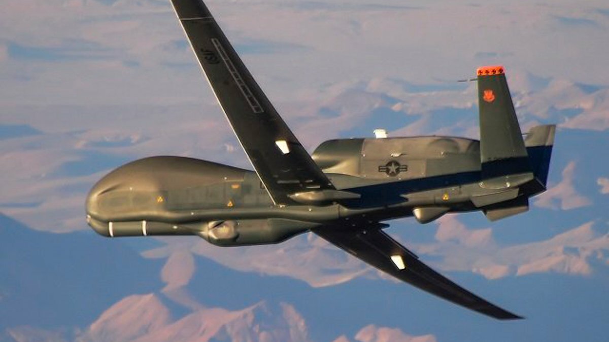 Самолеты-разведчики США и России замечены в небе возле Донбасса