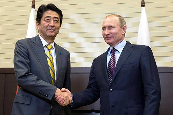 СМИ узнали о секретном предложении Абэ в адрес Путина по Курилам