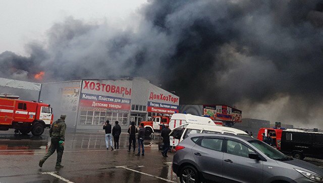 Разрушительный пожар в Ростове: пылает крупный рынок "Атлант", округу заволокло едким дымом, - кадры 