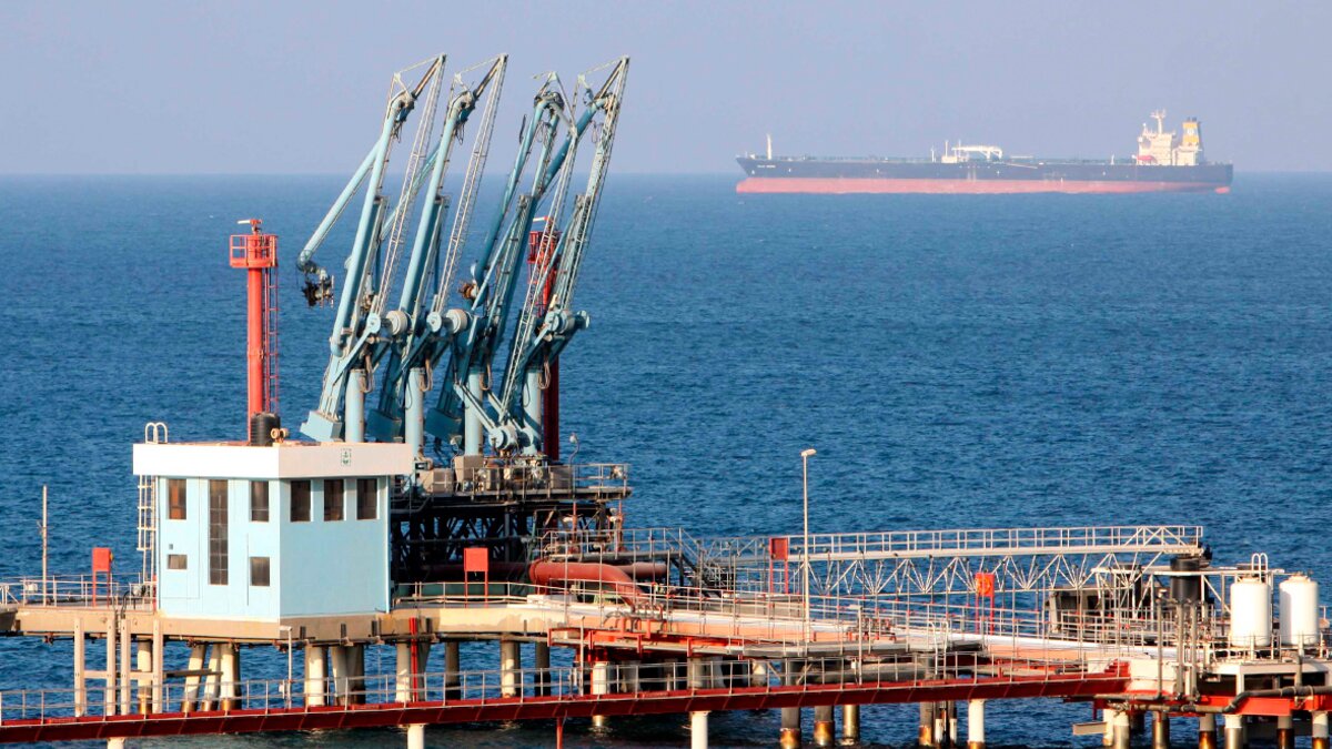 США провели секретные переговоры с Хафтаром о судьбе нефтяных районов в Ливии