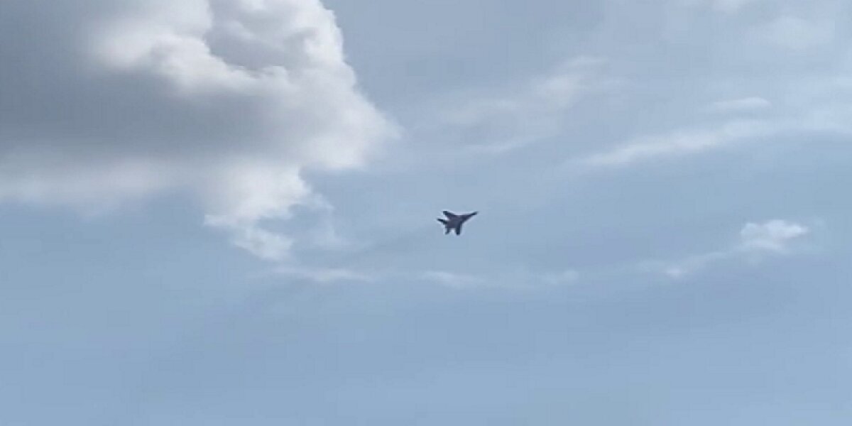 Российский МиГ-29 над головой в Ереване увидел канадец Нил Хауэр