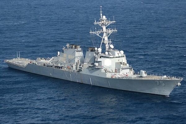 В Сети показали, как эсминец "Дональд Кук" окружили российские фрегаты