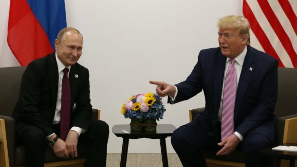 Трамп высмеял "вмешательство" РФ в выборы в США и пригрозил Путину - кадры