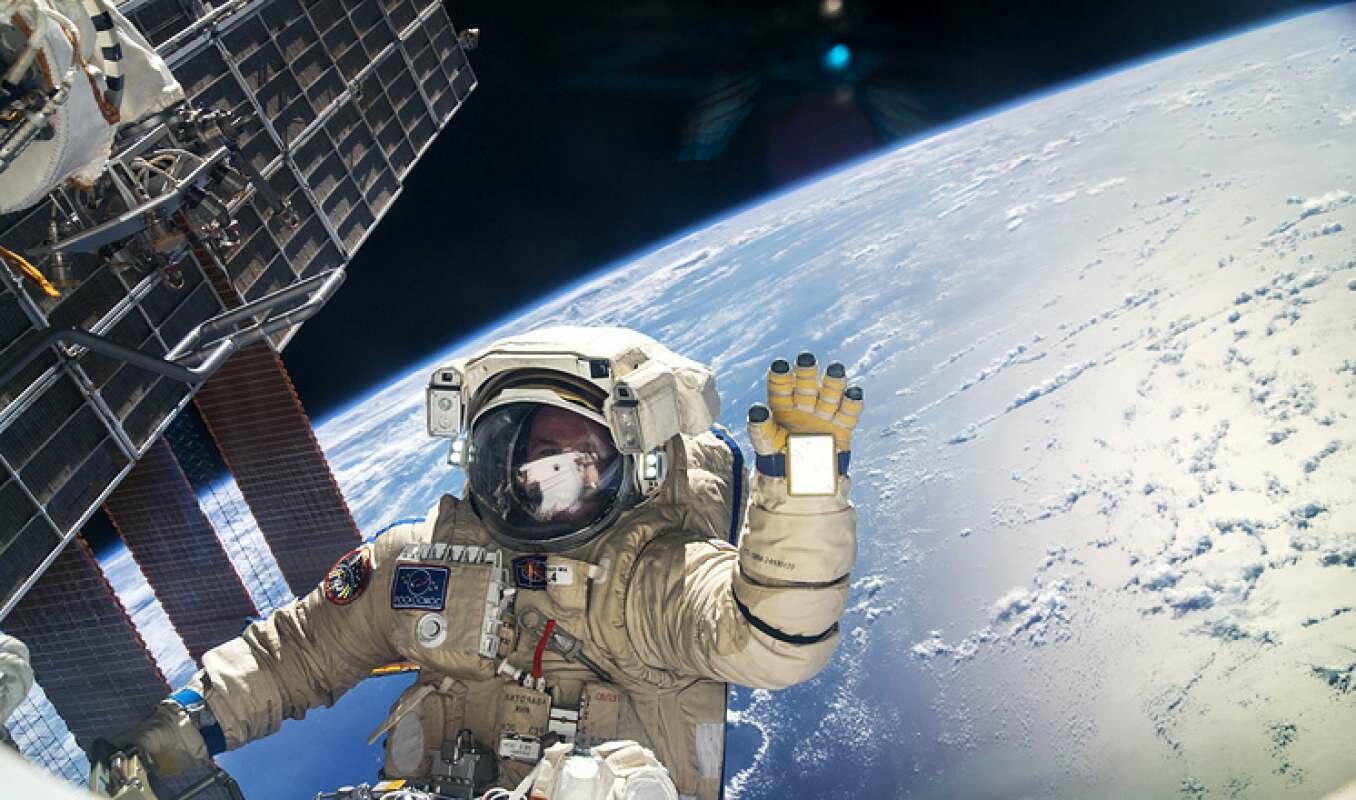 Отечественным космонавтам пришлось выйти в открытый космос для исследования оболочки "Союза"