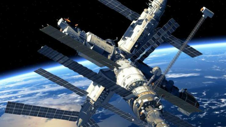 Образовалась пробоина: МКС столкнулась с метеоритом