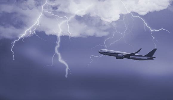 Молния "пробила" сквозную дыру в самолете, следовавшем из Мюнхена в Москву