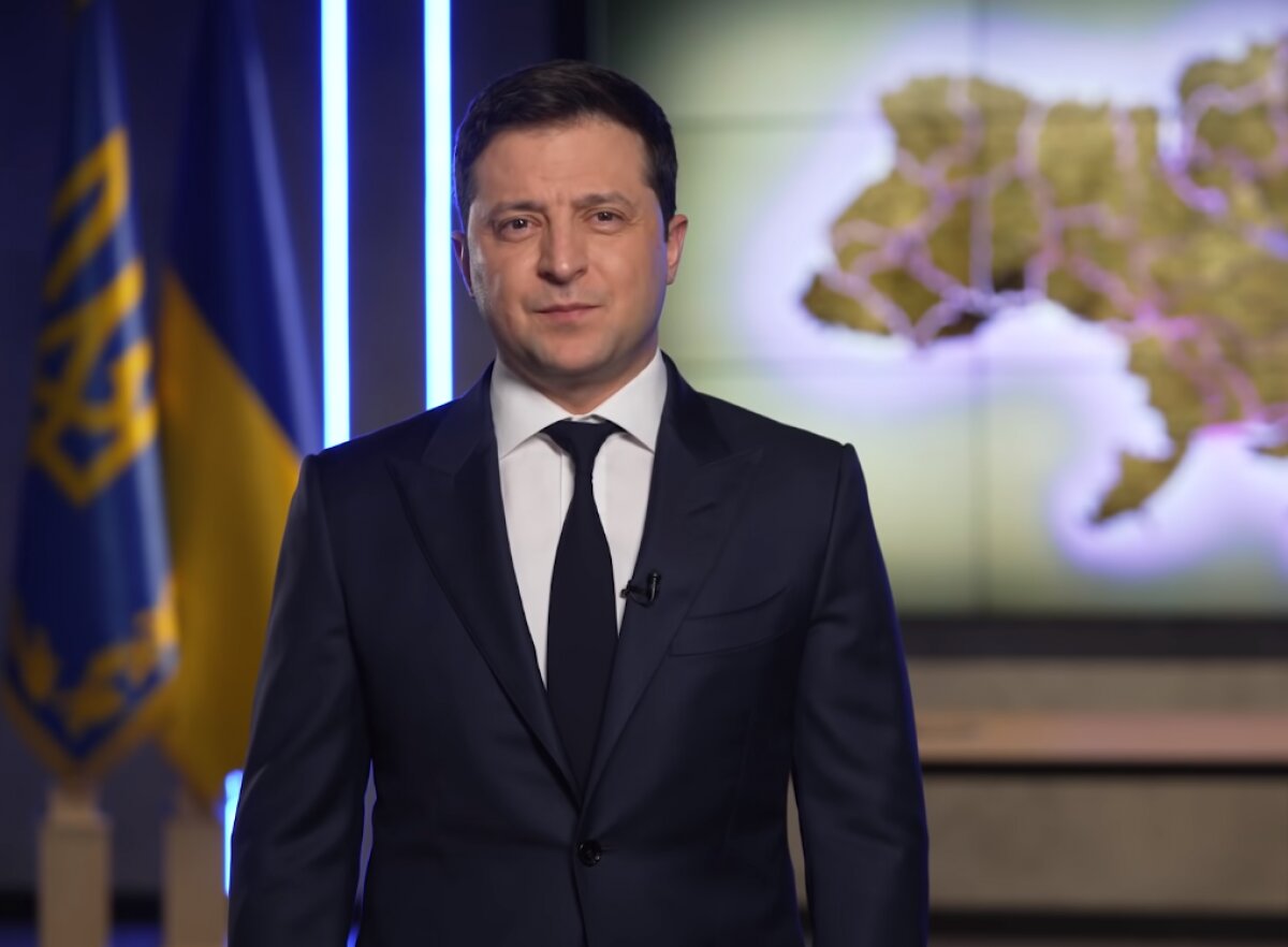 Зеленский в обращении ответил на признание Л/ДНР Россией: "Хотим мира"