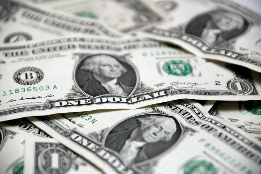 Доллар крушится на глазах: Федрезерв США прибегнул к экстренным мерам  
