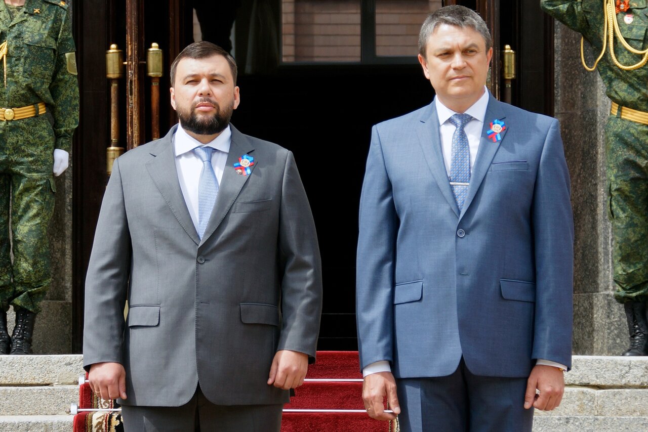 Главы Л/ДНР попросили признать суверенность республик лично главу РФ