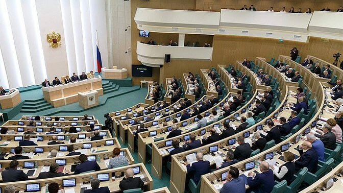 В Совфеде одобрили закон об упрощенном получении гражданства РФ