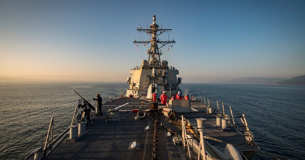 Эсминец США "Дональд Кук", оснащенный крылатыми ракетами, вновь направляется в Черное море - кадры