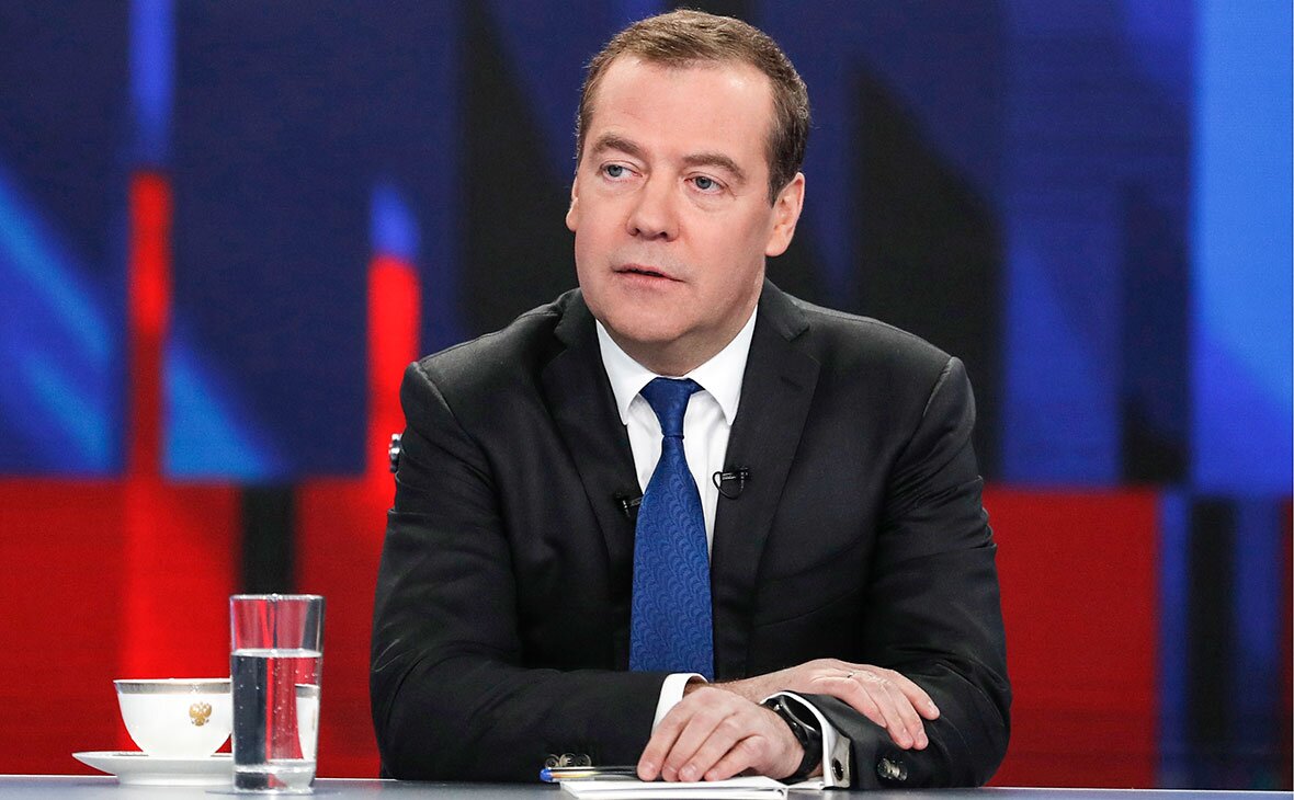 Медведев предупредил Зеленского об опасности: 