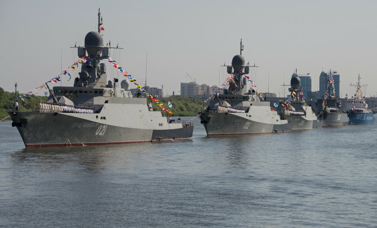 Россия перебрасывает в Черное море больше десятка боевых кораблей Каспийской флотилии 
