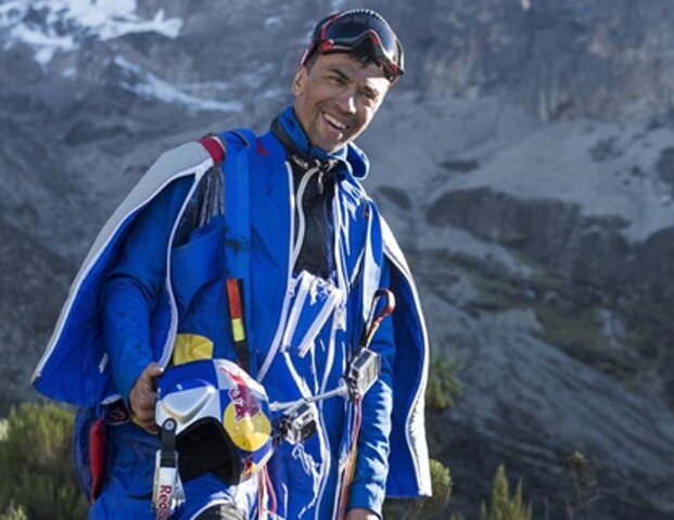 Легендарный российский альпинист Валерий Розов погиб в Непале во время прыжка - СМИ 