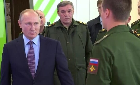 Путин преподал курсанту экспресс-урок русского языка