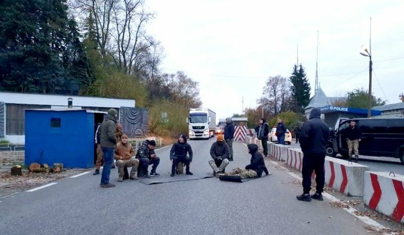 "Азов" и "Нацкорпус" выполнили ультиматум Зеленского по Золотому: "Не хотим испытывать нервы", - заявление