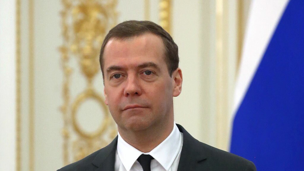 Медведев рассказал о дальнейшей судьбе цен на бензин в России