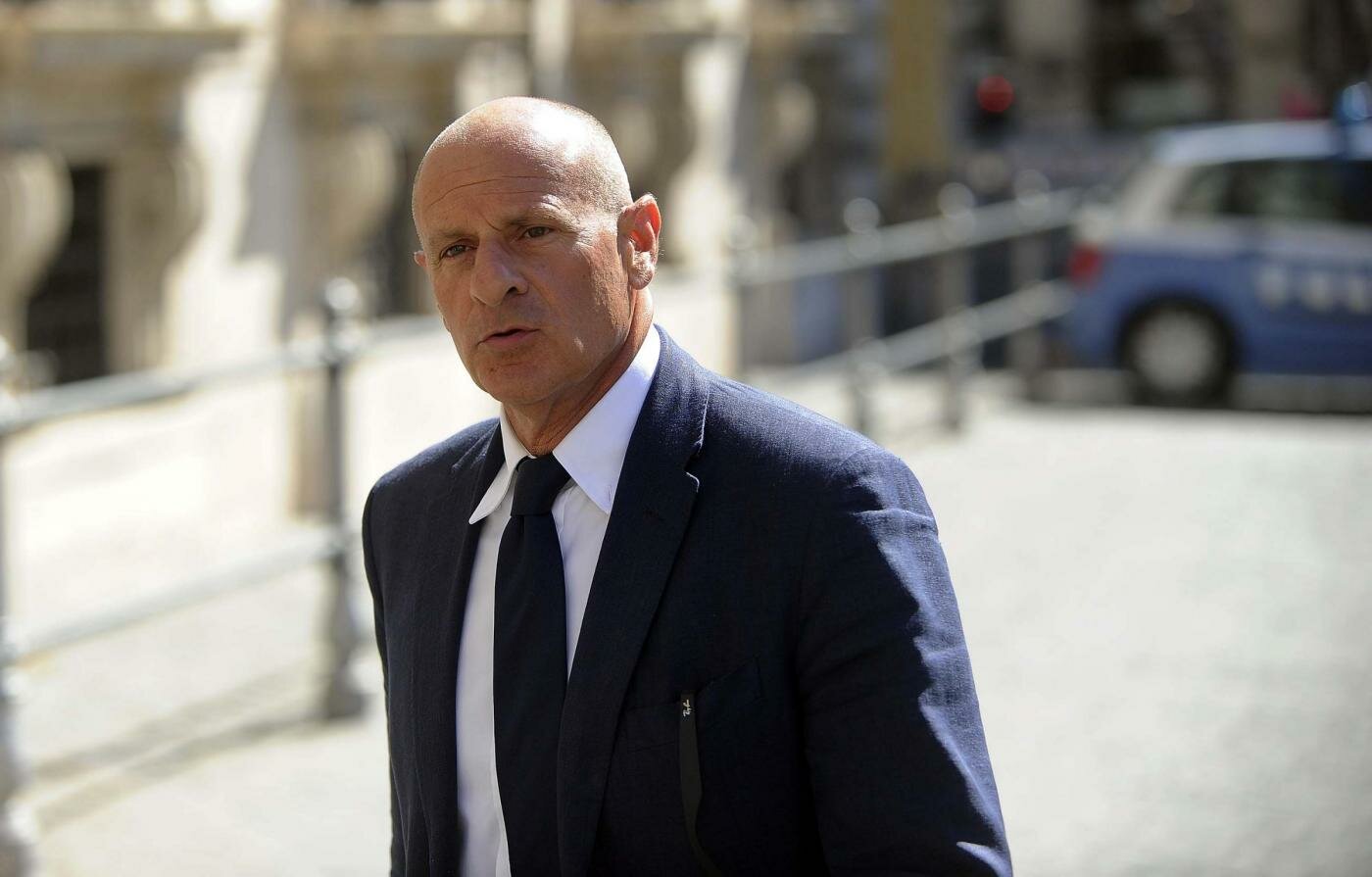 В итальянском Парламенте сняли флаг Евросоюза, бросившего парализованную коронавирусом страну