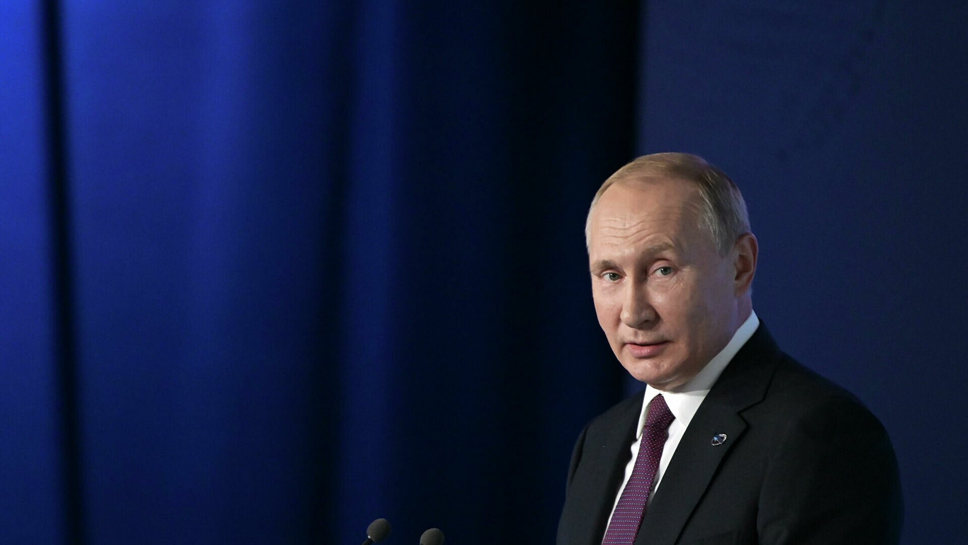 Путин о тех, кто ждет "затухания" России: "Как бы не простудиться на ваших похоронах"