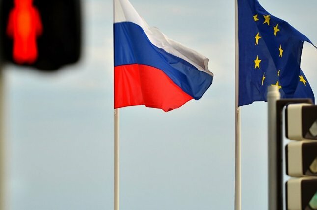 Порошенко не скрывает радости: в ЕС ввели санкции против организаторов выборов президента РФ в Крыму