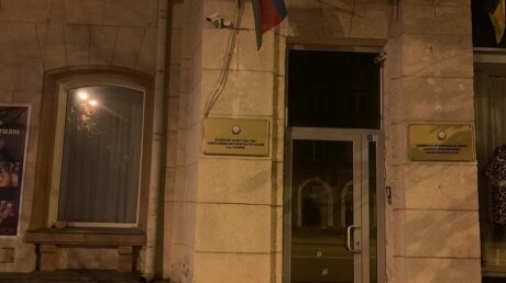 "Эхо" карабахской войны: в азербайджанском МИДе обвинили армян в обстреле консульства в Харькове