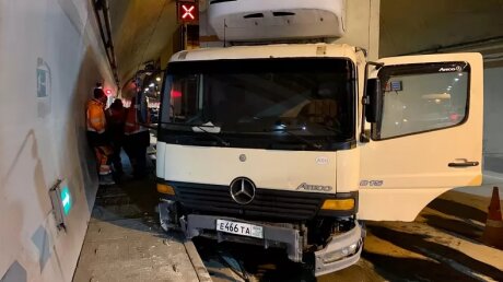 Смертельная авария в Сочи попала на видео - водитель "Лексуса" погиб на месте