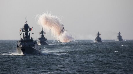 Больше десятка боевых кораблей РФ движутся из Каспия в Черное море 