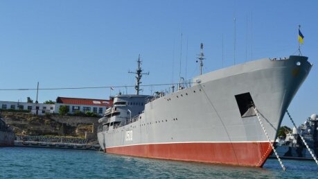 Корабль ВМС Украины "Донбасс" ретировался от ФСБ, устроив провокацию у Керченского пролива