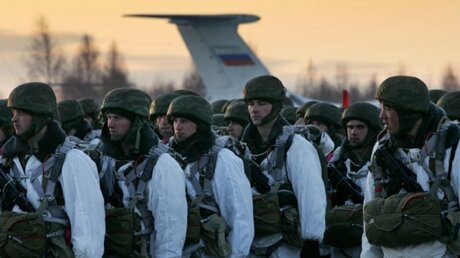 В Казахстан прибыли первые миротворческие силы РФ: раскрыта их миссия