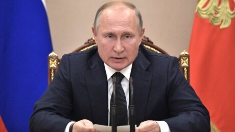 Путин назвал "откровенной провокацией" слухи о полном переходе на дистанционное обучение
