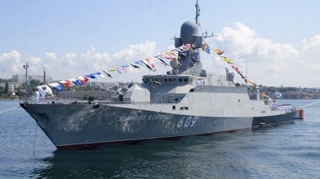 Корабль "Вышний Волочек" с "Калибрами" на борту вошел в Ялту: опубликованы кадры
