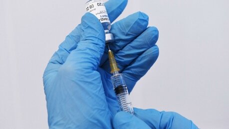 Отечественную вакцину от COVID-19 "Спутник V" хотят оклеветать за границей – Минобороны РФ