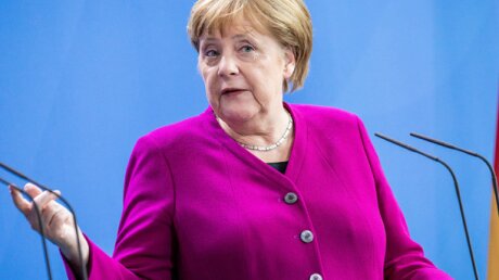 Меркель усмотрела "веские доказательства" России в "хакерских атаках" и пригрозила санкциями