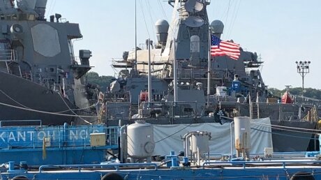 ​Американские СМИ уверены, что эсминец John McCain лучше "Адмирала Виноградова": в России дали комментарий