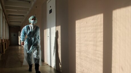 В Петербурге от коронавируса умер третий человек, число зараженных приближается к 200