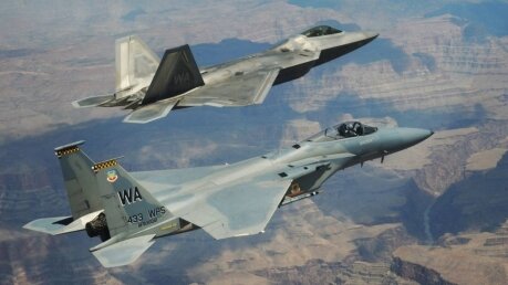 Истребитель F-15 ВВС США "атаковал" иранский пассажирский самолет в Сирии 