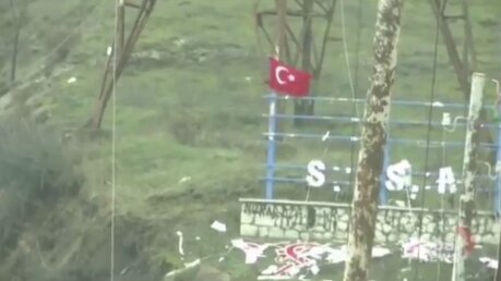 На въезде в Шуши установили пост ВС Азербайджана и развернули флаг Турции 