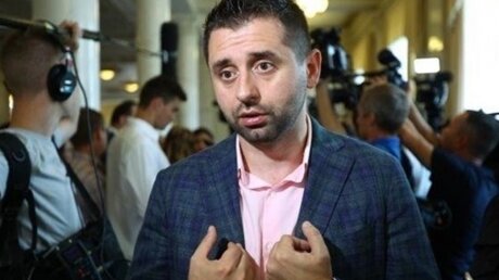 В "Слуге народа" предрекли провал идее Кравчука по выборам в Донбассе 