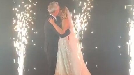 Пылкий поцелуй Собчак и Богомолова на свадьбе попал на видео
