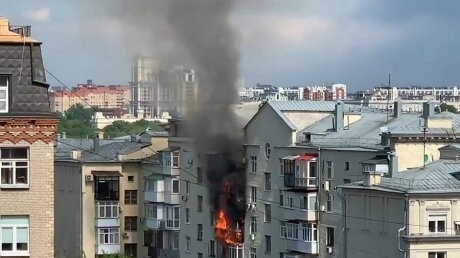 Видео смертельного пожара на Фрунзенской набережной в Москве: столб огня охватил три этажа