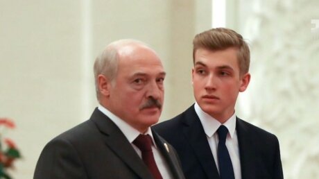 ​Белорусская оппозиция отреагировала на видео с 15-летним сыном Лукашенко, держащим “калаш”